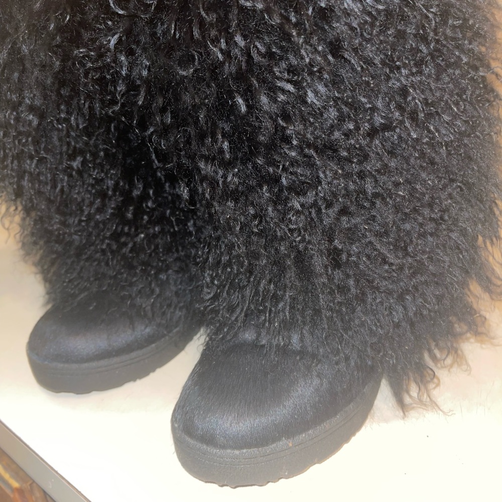 Fur bearpaw boots